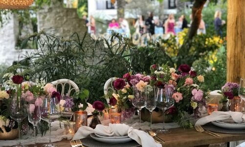 Idealny stół weselny – co powinien zawierać?